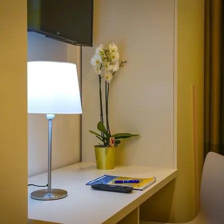 לינה וארוחת בוקר H68